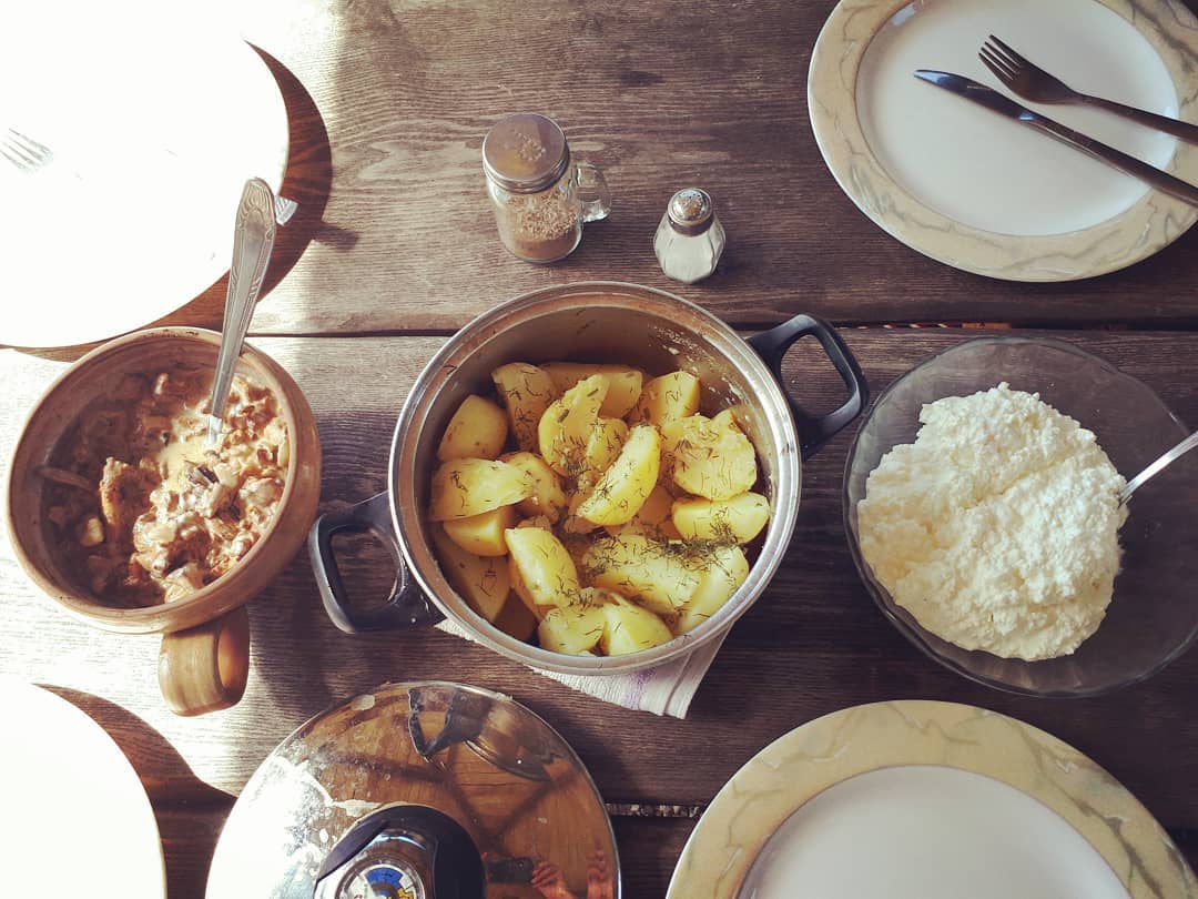 Austra Muižniece: The essence of identity — the Song and Dance Festival season, Teterovskis, and cleaning chanterelles at the countryside house (because without a toothbrush, it’s not real chanterelle cleaning).