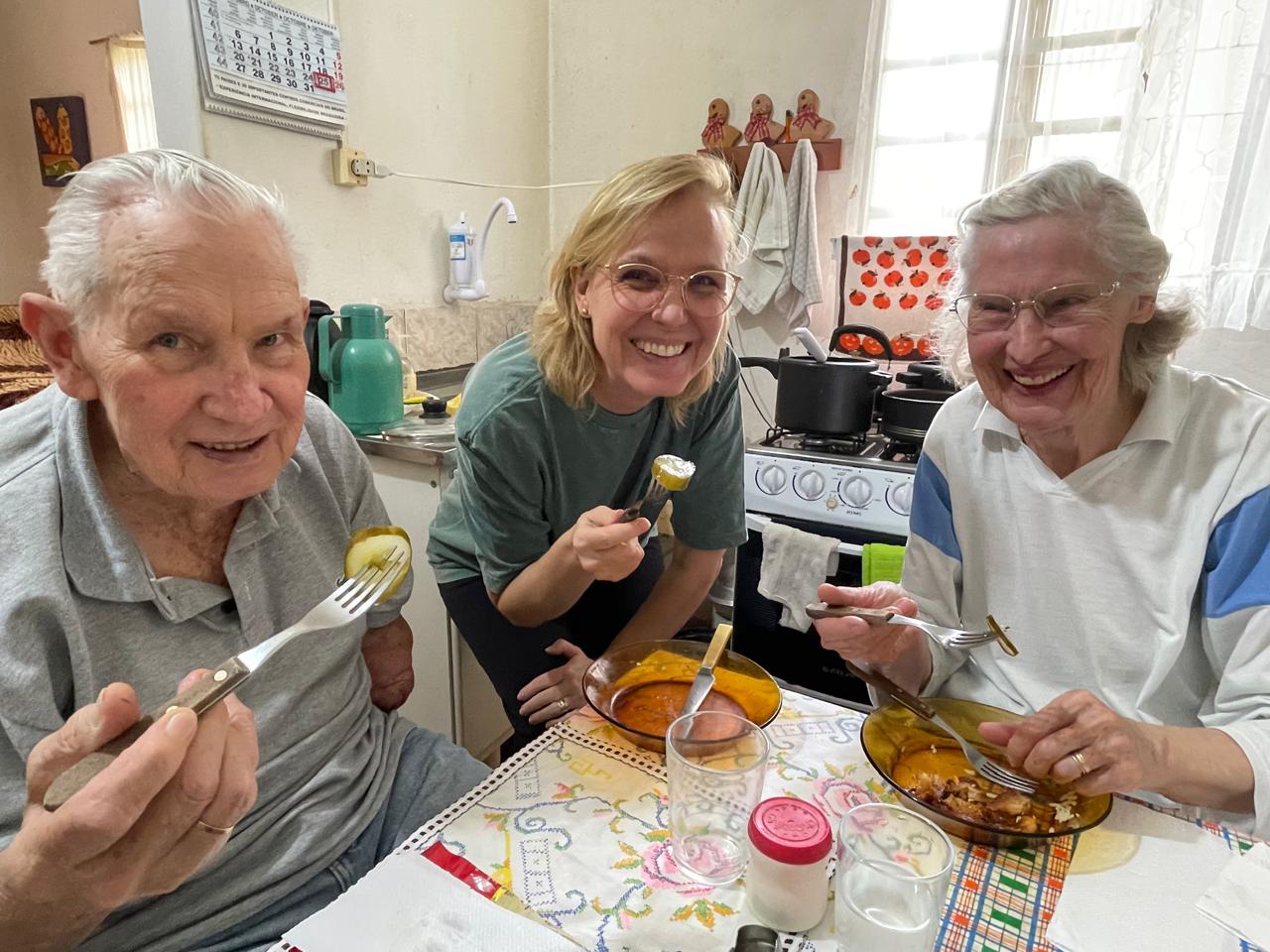 From the left: Fernands Apse, Leila Apse-Paese, Eunise Apse. 