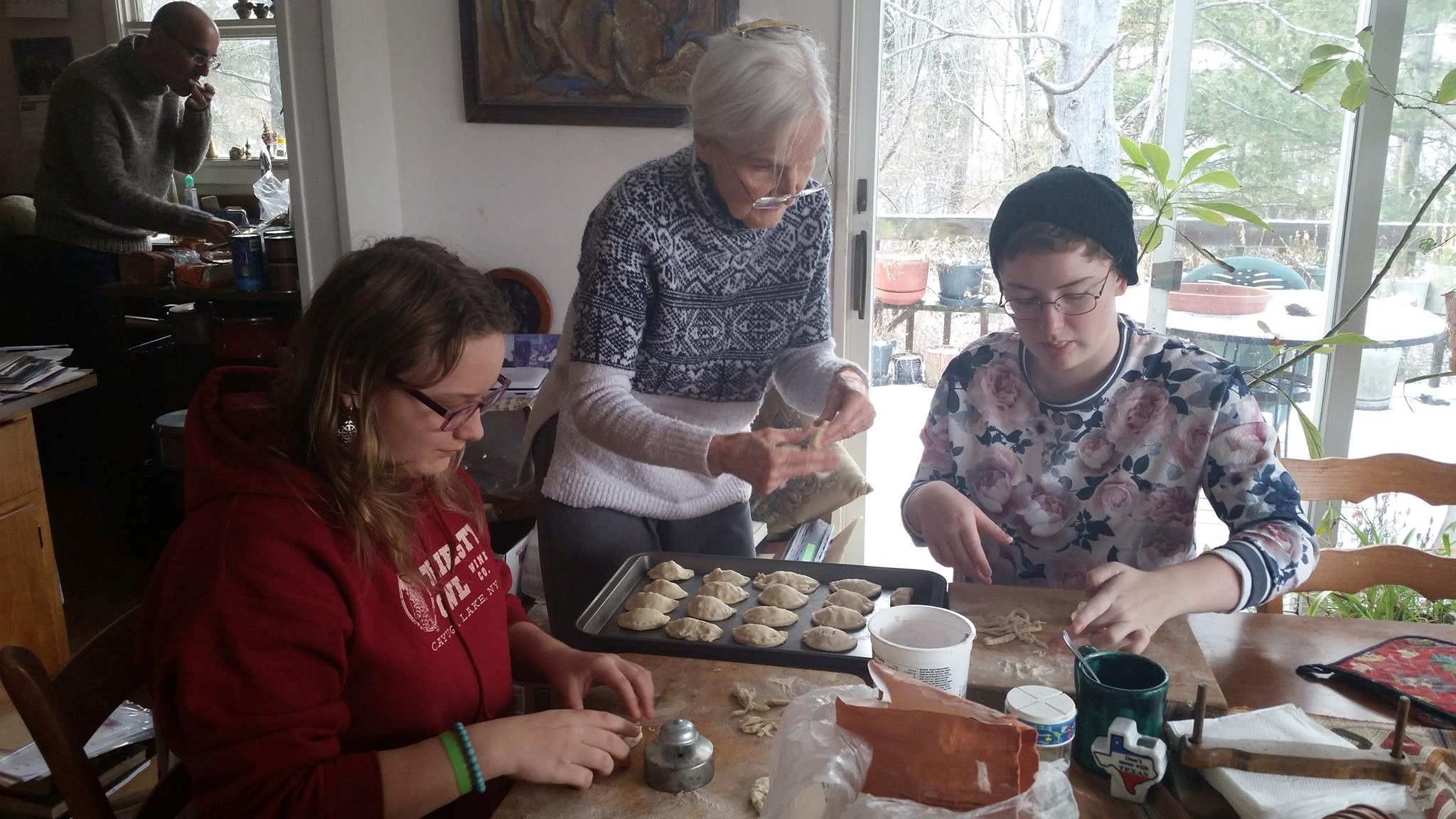 2017 Dec. Making piragi 2_with Kaiva, Lara, Omi_Ben in kitchen – Copy