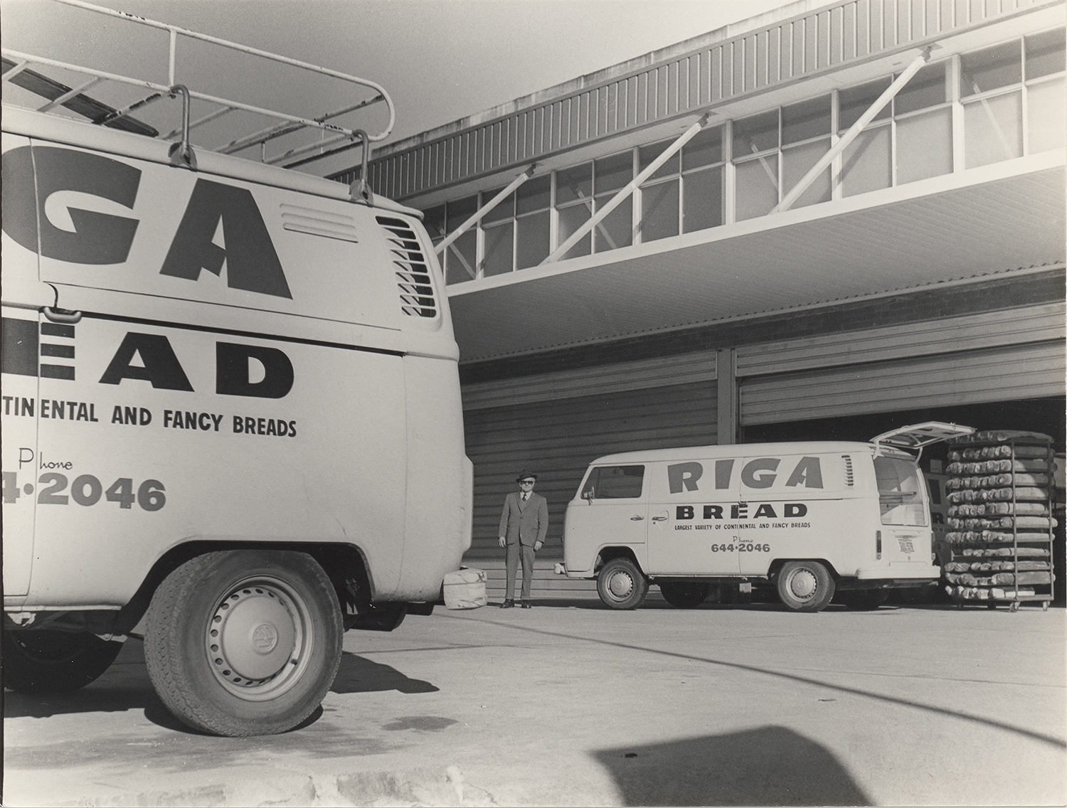 Voldemārs Bērziņš with Riga Bakery delivery vans at the Sefton bakery, around 1974/1975. Photo by Lejietis.