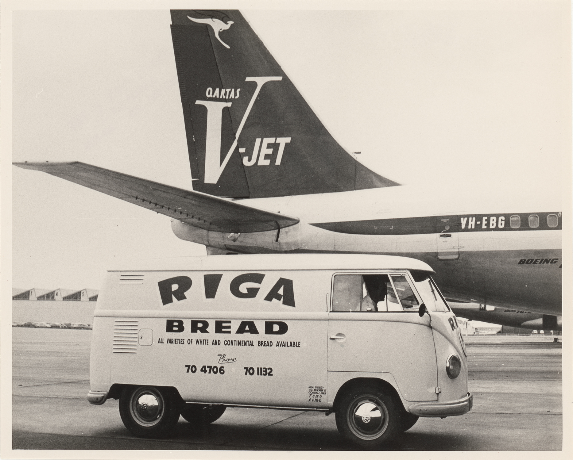A Qantas aircraft with a Riga Bakery delivery vehicle, around 1965/1966. Photo by Lejietis.